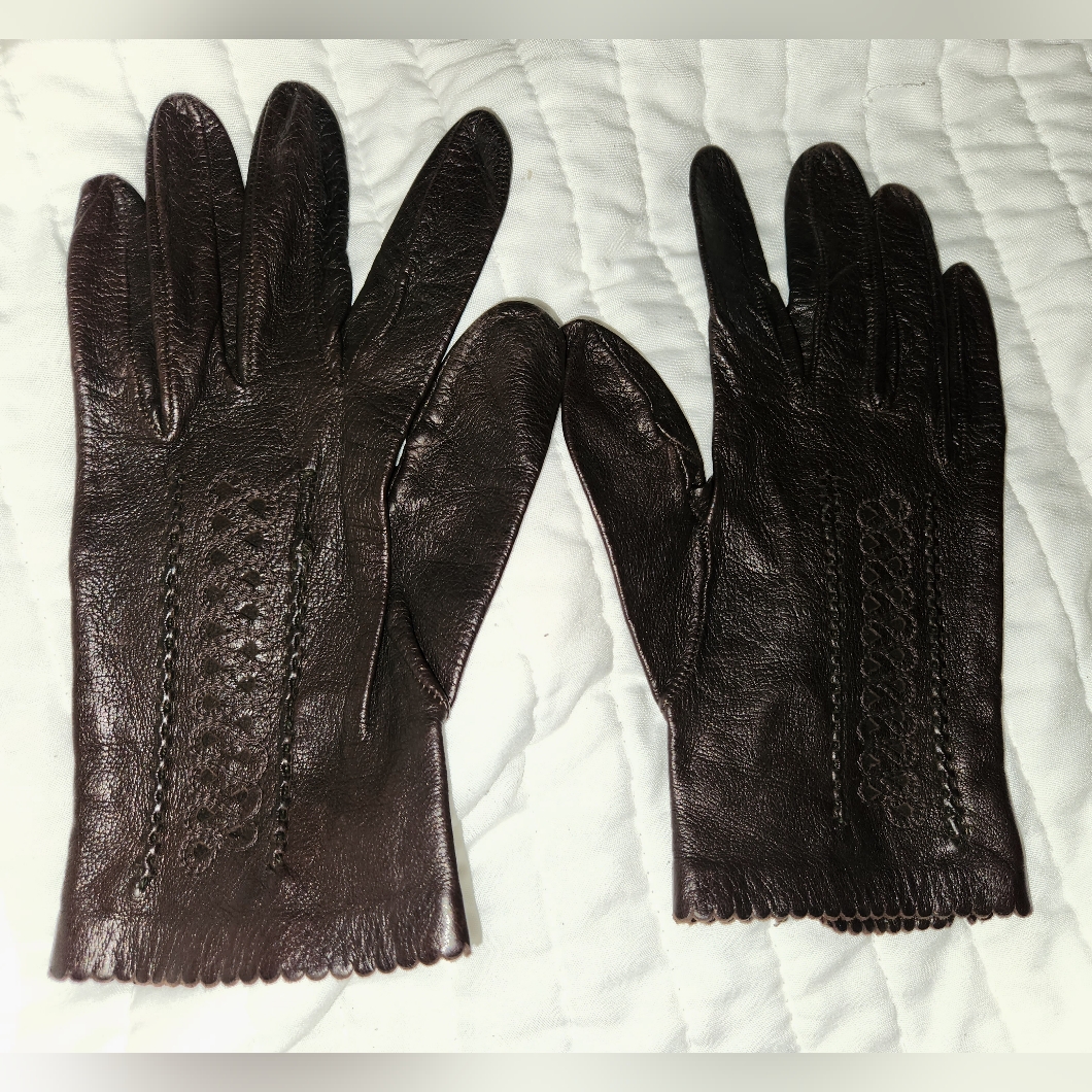 Vintage 1960s 1970s Ladies Leather Driving Gloves